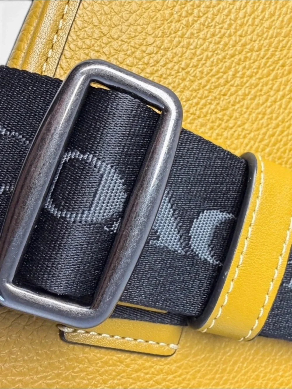 Coach Men’s/Women’s Mustard Leather Crossbody with Black Strap and Card Case